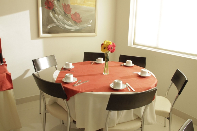 Imagen del bar/restaurante del Hotel Crillon Mendoza. Foto 2