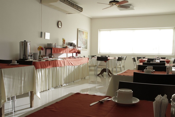 Imagen del bar/restaurante del Hotel Crillon Mendoza. Foto 3