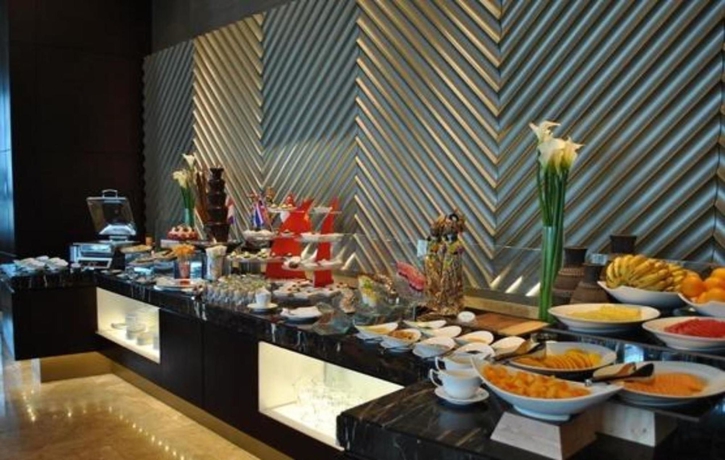Imagen del bar/restaurante del Hotel Crimson Filinvest City Manila. Foto 3