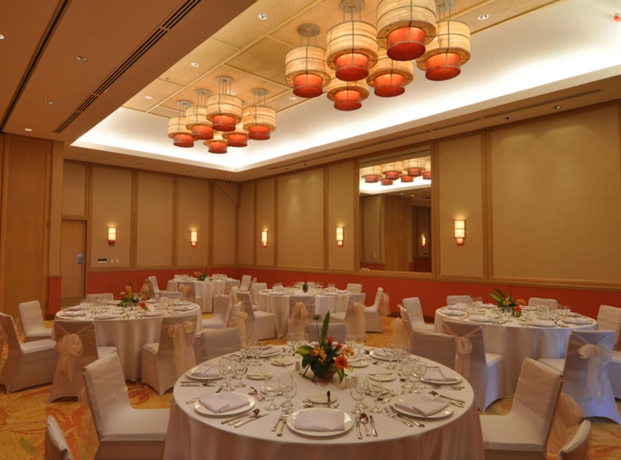 Imagen de los interiores del Hotel Crimson Resort and Spa Mactan. Foto 9