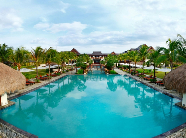 Imagen de la piscina del Hotel Crimson Resort and Spa Mactan. Foto 15