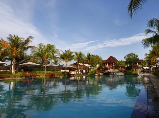 Imagen de la piscina del Hotel Crimson Resort and Spa Mactan. Foto 16