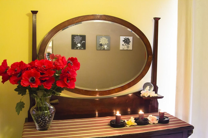 Imagen de la habitación del Hotel Crimson Villa. Foto 6