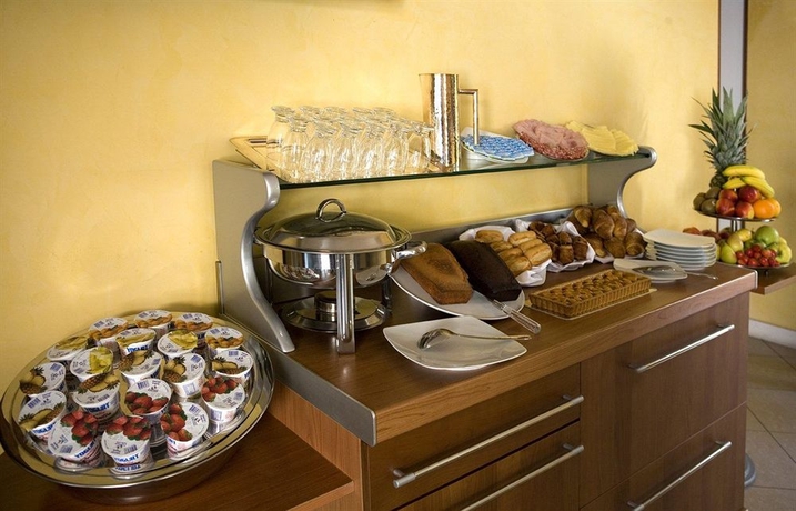 Imagen del bar/restaurante del Hotel Cris, Mestre. Foto 6