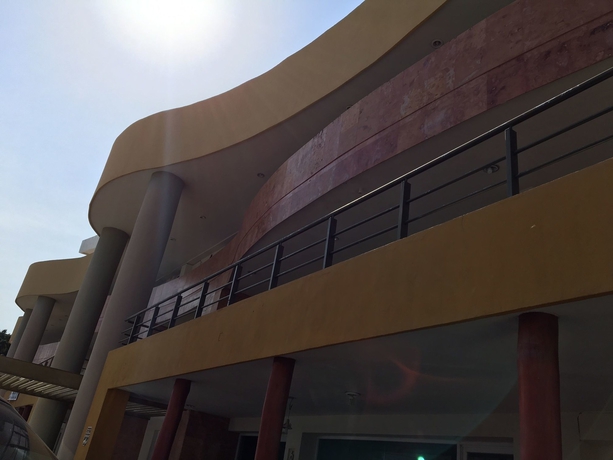 Imagen de los exteriores del Hotel Crisantemos Suite. Foto 19