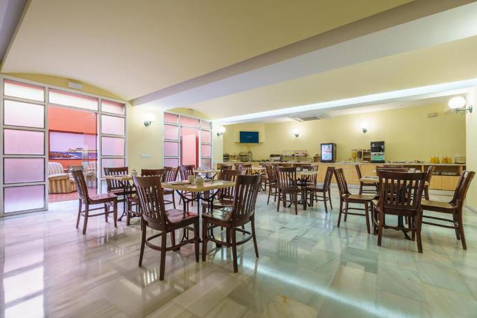 Imagen del bar/restaurante del Hotel Crisol Chiclana. Foto 2