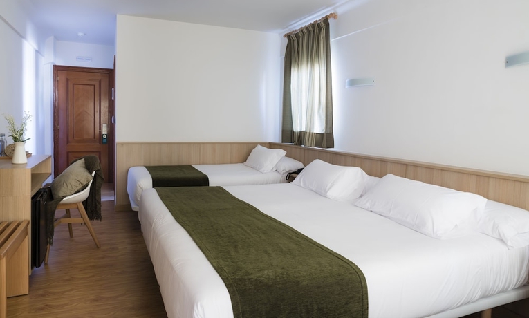 Imagen de la habitación del Hotel Crisol De Las Rías. Foto 13