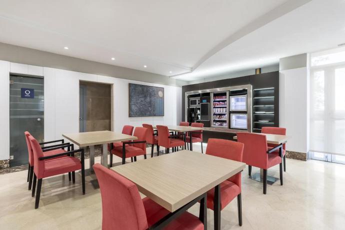 Imagen del bar/restaurante del Hotel Crisol Leganés. Foto 1