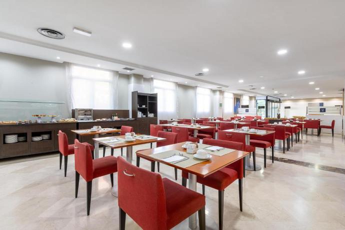 Imagen del bar/restaurante del Hotel Crisol Leganés. Foto 2