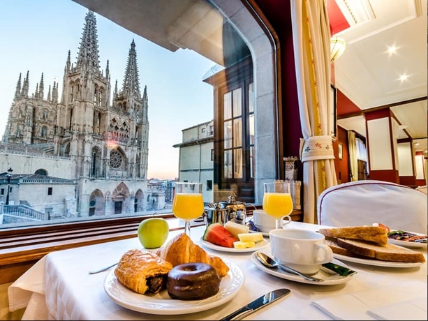 Imagen del bar/restaurante del Hotel Crisol Mesón Del Cid. Foto 10