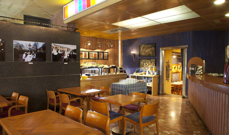 Imagen del bar/restaurante del Hotel Crisol Quindós. Foto 6