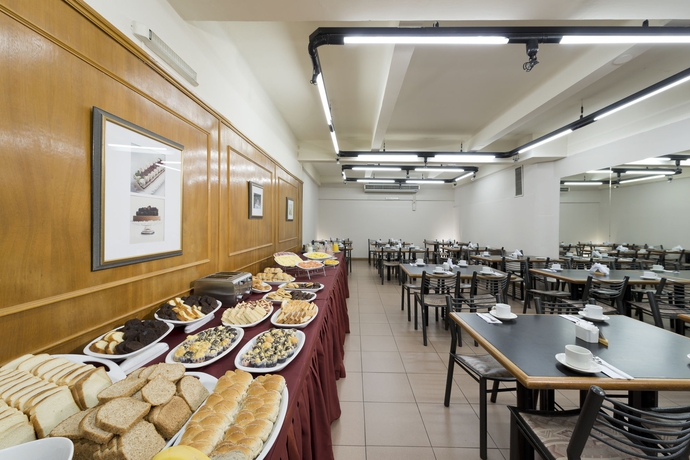 Imagen del bar/restaurante del Hotel Crisol Suites Catalinas. Foto 2