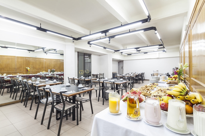 Imagen del bar/restaurante del Hotel Crisol Suites Catalinas. Foto 4