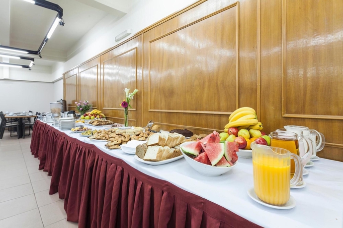 Imagen del bar/restaurante del Hotel Crisol Suites Catalinas. Foto 6