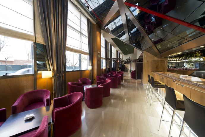 Imagen del bar/restaurante del Hotel Crisol Vía Castellana. Foto 4