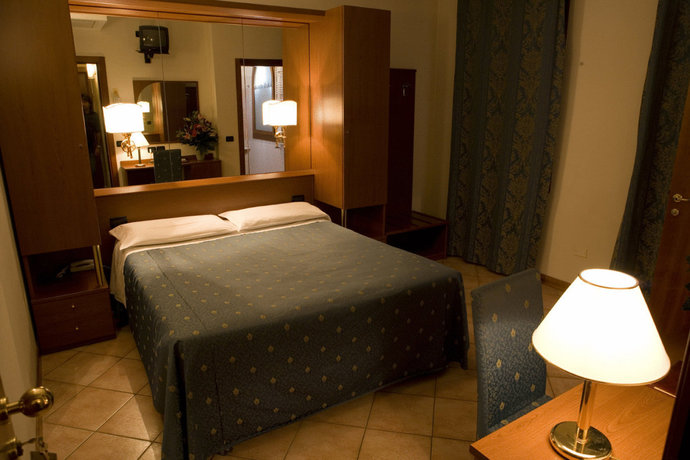 Imagen general del Hotel Criss. Foto 1