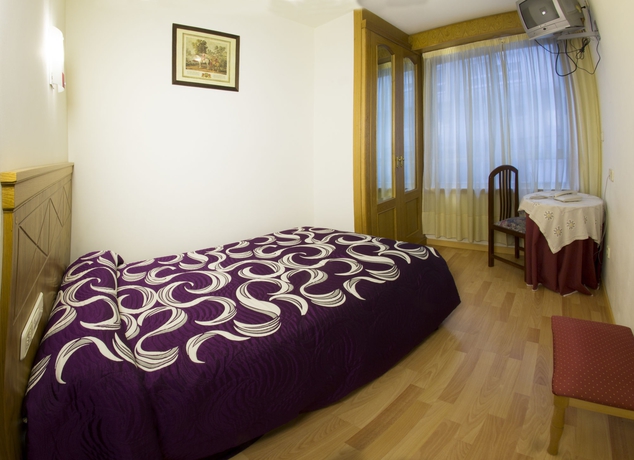 Imagen de la habitación del Hotel Cristal 2. Foto 2