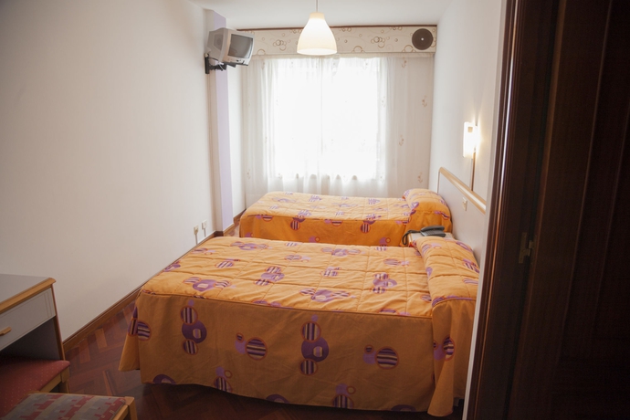 Imagen de la habitación del Hotel Cristal, A Coruña. Foto 8