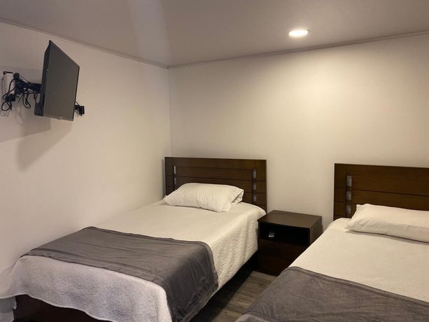 Imagen de la habitación del Hotel Cristal, Bogot&aacute;. Foto 9