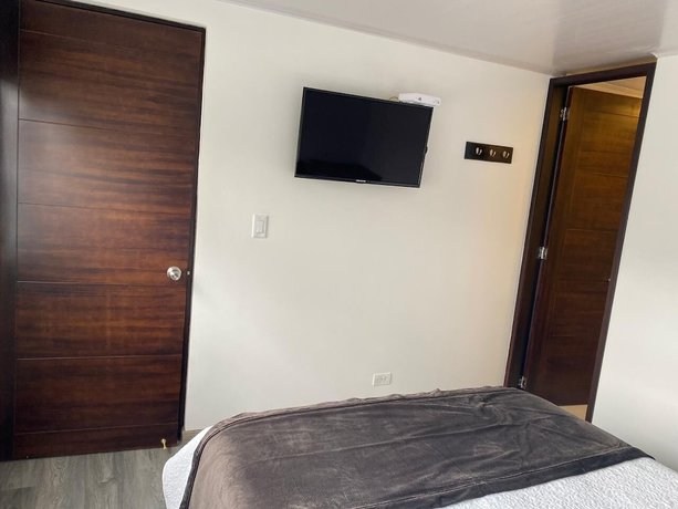 Imagen de la habitación del Hotel Cristal, Bogot&aacute;. Foto 12