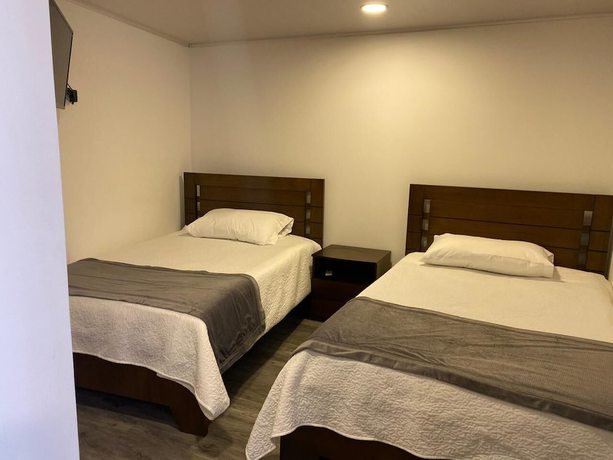 Imagen de la habitación del Hotel Cristal, Bogot&aacute;. Foto 15