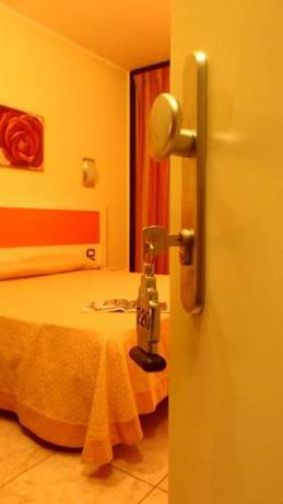 Imagen de la habitación del Hotel Cristal Eboli. Foto 5