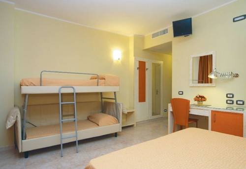 Imagen de la habitación del Hotel Cristal Eboli. Foto 11