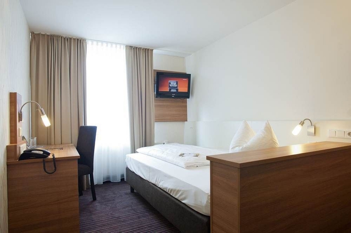 Imagen de la habitación del Hotel Cristal, Munich. Foto 14