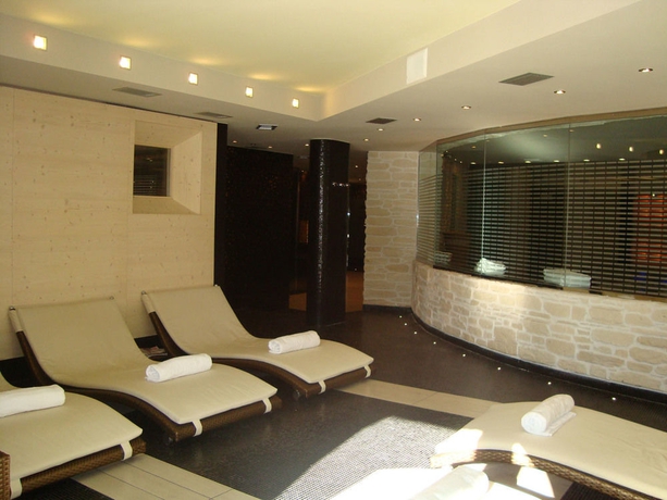 Imagen de la piscina del Hotel Cristal Palace. Foto 16