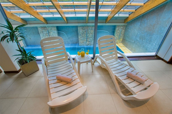Imagen de la piscina del Hotel Cristal, San Carlos de Bariloche. Foto 15