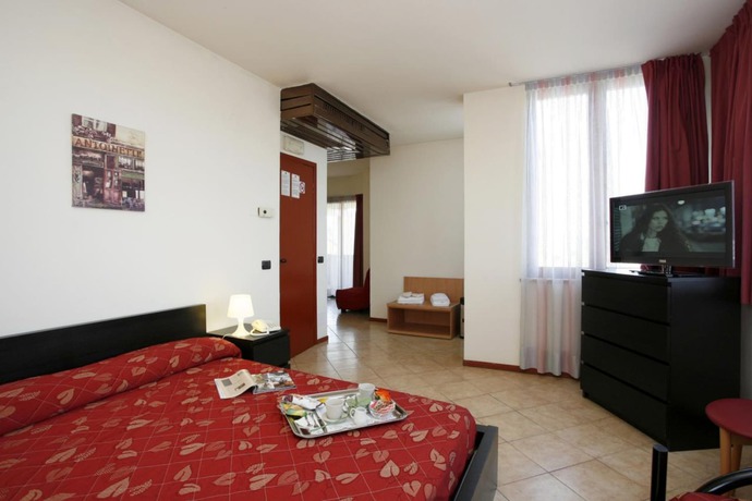 Imagen de la habitación del Hotel Cristal, Sirmione. Foto 14