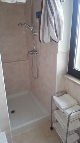 Imagen de la habitación del Hotel Cristal, Sirmione. Foto 17