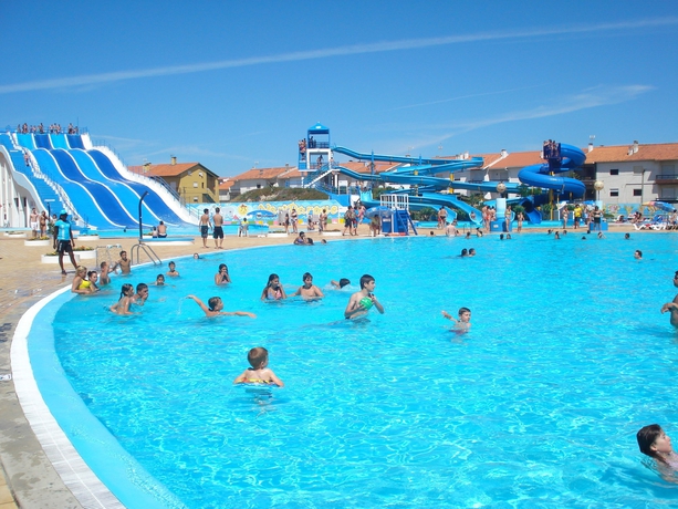 Imagen de la piscina del Hotel Cristal Vieira Praia and Spa. Foto 14