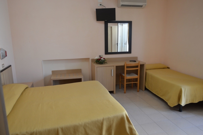 Imagen de la habitación del Hotel Cristalda. Foto 7