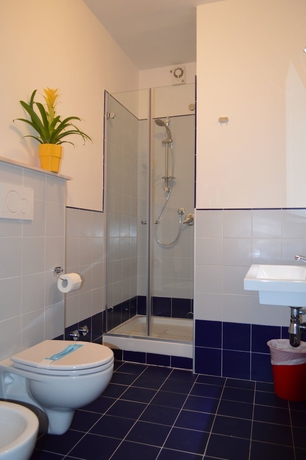 Imagen de la habitación del Hotel Cristalda. Foto 8