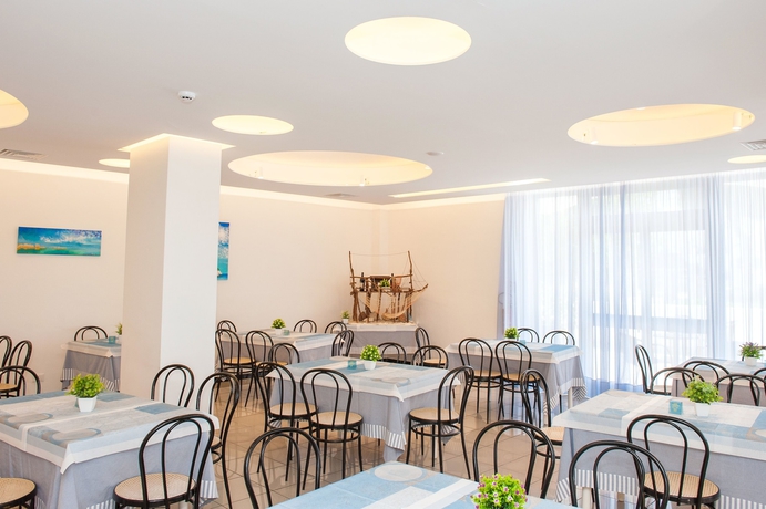 Imagen del bar/restaurante del Hotel Cristalda. Foto 3