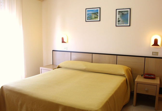 Imagen de la habitación del Hotel Cristalda. Foto 12