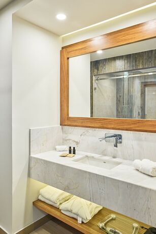 Imagen general del Hotel Cristalino Lagoon Front Restaurant and SPA. Foto 5