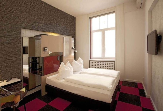 Imagen de la habitación del Hotel Cristall. Foto 8