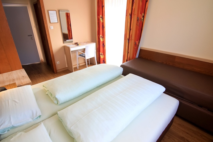 Imagen de la habitación del Hotel Cristallago. Foto 5