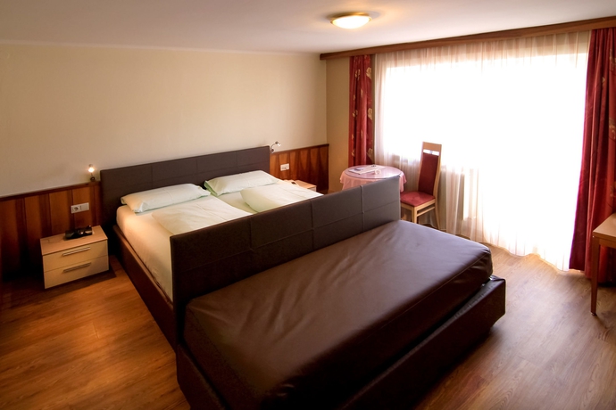 Imagen de la habitación del Hotel Cristallago. Foto 11