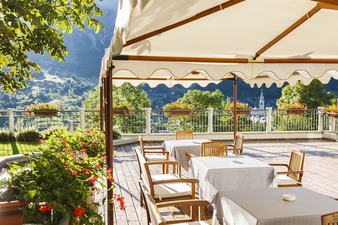 Imagen del bar/restaurante del Hotel Cristallo, A Luxury Collection Resort and Spa. Foto 3