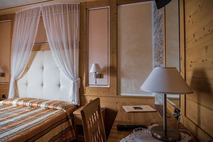 Imagen de la habitación del Hotel Cristallo, Andalo. Foto 4