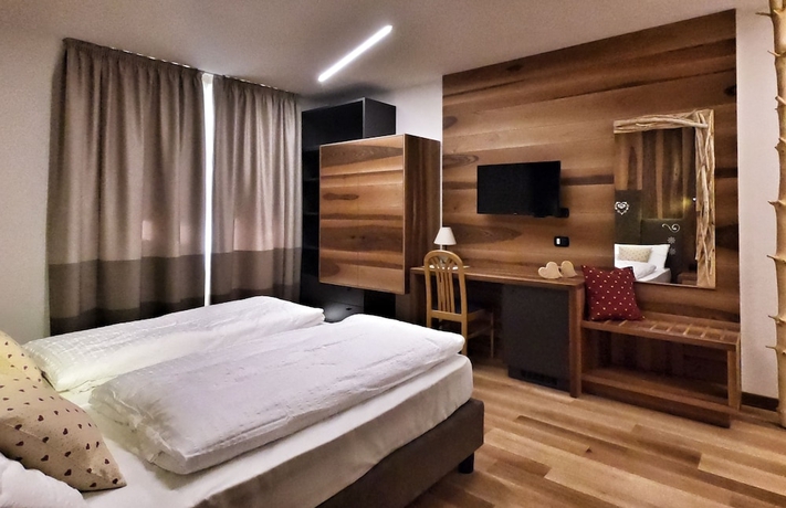 Imagen de la habitación del Hotel Cristallo, Canazei. Foto 7