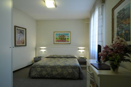 Imagen de la habitación del Hotel Cristallo, Conegliano. Foto 11