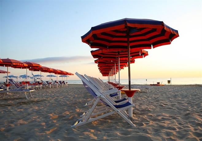 Imagen de los exteriores del Hotel Cristallo, Giulianova. Foto 6