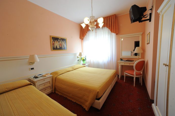 Imagen de la habitación del Hotel Cristallo, Malcesine. Foto 2