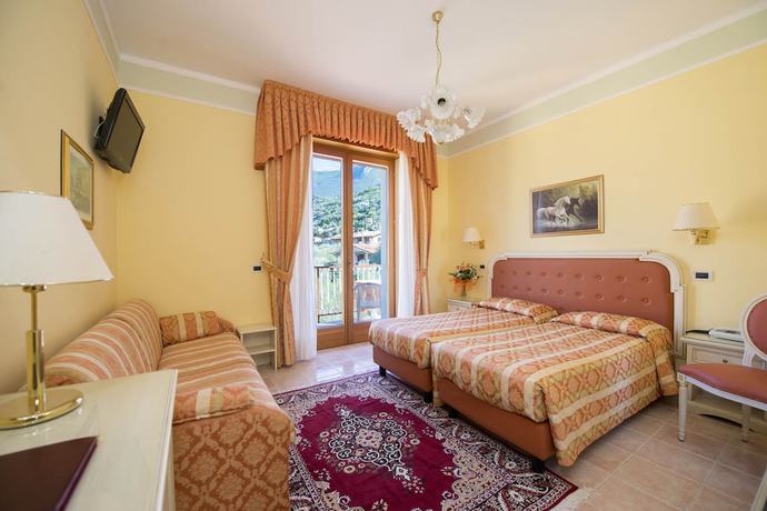 Imagen de la habitación del Hotel Cristallo, Malcesine. Foto 7