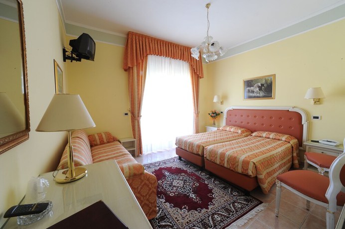 Imagen de la habitación del Hotel Cristallo, Malcesine. Foto 13