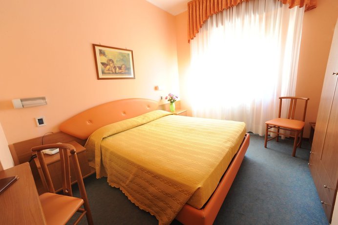 Imagen de la habitación del Hotel Cristallo, Malcesine. Foto 16
